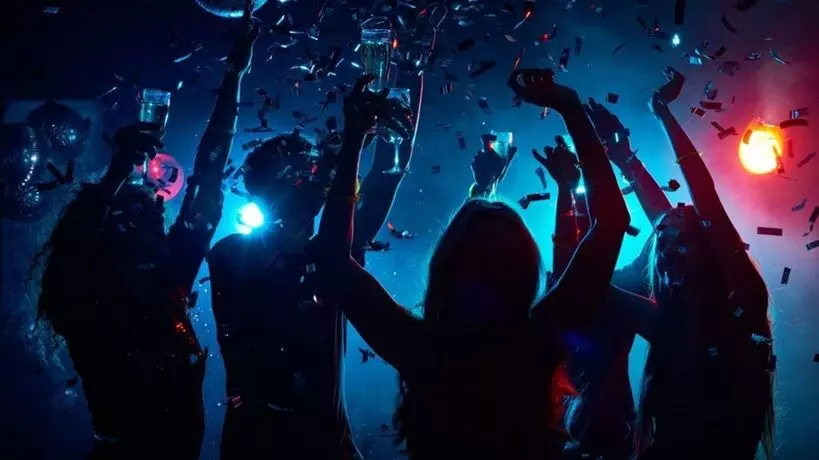 Rave Party Bust: రేవ్ పార్టీ భగ్నం: హైదరాబాద్ శివారుల ఫామ్హౌస్లో మహిళలతో డాన్స్.. పోలీసులు 33 మందిని పట్టుకున్నారు Rave Party Bust: రేవ్ పార్టీ భగ్నం: హైదరాబాద్ శివారుల ఫామ్హౌస్లో మహిళలతో డాన్స్.. పోలీసులు 33 మందిని పట్టుకున్నారు