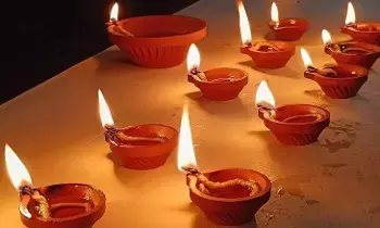 Diya Worship: దీపారాధనకు పాత ప్రమిదలు వాడొచ్చా? పండితులు ఏమంటున్నారు?