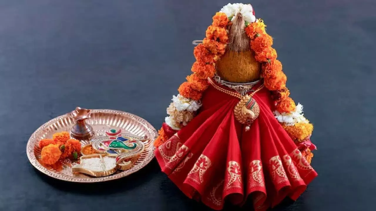 Coconut on the Kalash After Pooja: పూజ తర్వాత కలశం మీది కొబ్బరికాయను ఎలా ఉపయోగించాలి..? Coconut on the Kalash After Pooja: పూజ తర్వాత కలశం మీది కొబ్బరికాయను ఎలా ఉపయోగించాలి..?