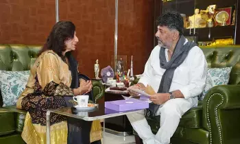Kiran Mazumdar Shaw Holds Key Meeting with DK Shivakumar: కిరణ్ మజుందార్ షా: బెంగళూరు రోడ్ల విమర్శల మధ్య.. డీకే శివకుమార్తో కీలక సమావేశం! Kiran Mazumdar Shaw Holds Key Meeting with DK Shivakumar: కిరణ్ మజుందార్ షా: బెంగళూరు రోడ్ల విమర్శల మధ్య.. డీకే శివకుమార్తో కీలక సమావేశం!