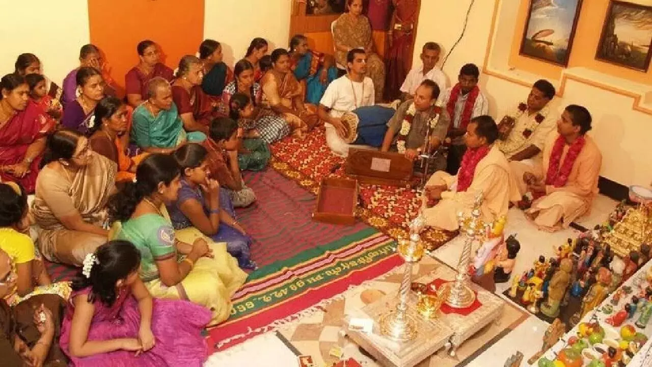 The Benefits of Chanting God’s Name: దేవుడి భజన చేస్తే ఎన్ని లాభాలో తెలుసా..? The Benefits of Chanting God’s Name: దేవుడి భజన చేస్తే ఎన్ని లాభాలో తెలుసా..?