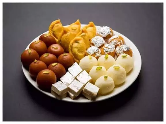 sweets make you gain weight: స్వీట్లు తింటే బరువు పెరుగుతారా? sweets make you gain weight: స్వీట్లు తింటే బరువు పెరుగుతారా?