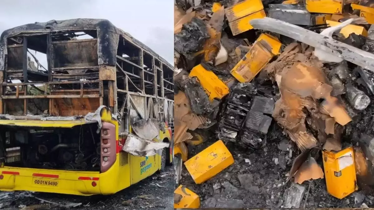 Kurnool Bus Fire Accident: కర్నూలు బస్సు అగ్నిప్రమాదం: వందల మొబైల్ ఫోన్లు పేలి.. ప్రమాద తీవ్రతకు ప్రధాన కారణం! Kurnool Bus Fire Accident: కర్నూలు బస్సు అగ్నిప్రమాదం: వందల మొబైల్ ఫోన్లు పేలి.. ప్రమాద తీవ్రతకు ప్రధాన కారణం!