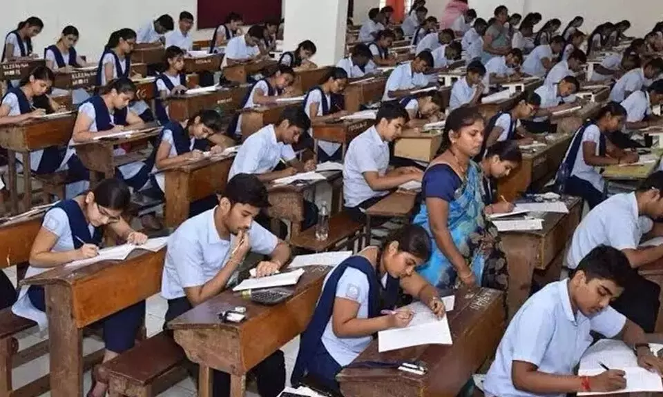 Telangana Inter Exams: తెలంగాణ ఇంటర్ పరీక్షలు: ఫిబ్రవరి 25 నుంచి మార్చి 18 వరకు.. సిలబస్లో కీలక మార్పులు! Telangana Inter Exams: తెలంగాణ ఇంటర్ పరీక్షలు: ఫిబ్రవరి 25 నుంచి మార్చి 18 వరకు.. సిలబస్లో కీలక మార్పులు!