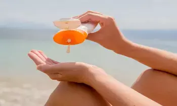 Skin Care: చర్మ సంరక్షణ: సన్స్క్రీన్ సరిగ్గా ఎలా వాడాలి?.. ఈ తప్పులు చేయకండి Skin Care: చర్మ సంరక్షణ: సన్స్క్రీన్ సరిగ్గా ఎలా వాడాలి?.. ఈ తప్పులు చేయకండి