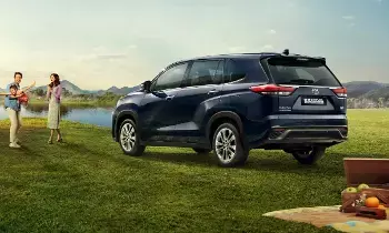Toyota Innova Hycross : ఫ్యామిలీకి బెస్ట్ డీల్.. జీఎస్టీ కోత తర్వాత భారీగా తగ్గిన ఇన్నోవా హైక్రాస్ ధర