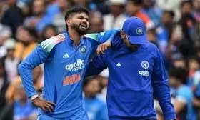 Shreyas Iyer Suffers Serious Injury: టీమిండియాకు షాక్.. శ్రేయస్ అయ్యర్‌కు తీవ్రగాయం.. ఆస్పత్రికి తరలింపు..