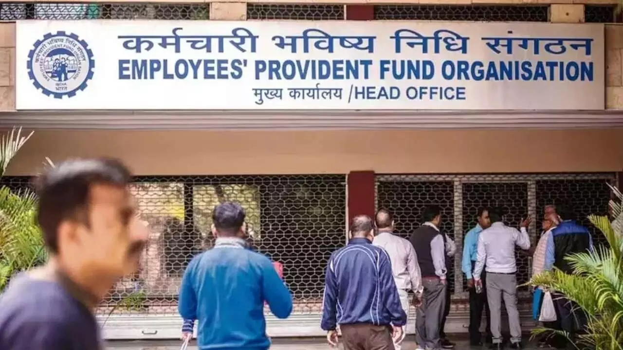 EPFO : పీఎఫ్ ఖాతా ఉన్న ప్రతి ఒక్కరికీ ఇన్సూరెన్స్ కవరేజ్ ఉంటుందా? ఈ విషయం తెలుసుకోండి EPFO : పీఎఫ్ ఖాతా ఉన్న ప్రతి ఒక్కరికీ ఇన్సూరెన్స్ కవరేజ్ ఉంటుందా? ఈ విషయం తెలుసుకోండి