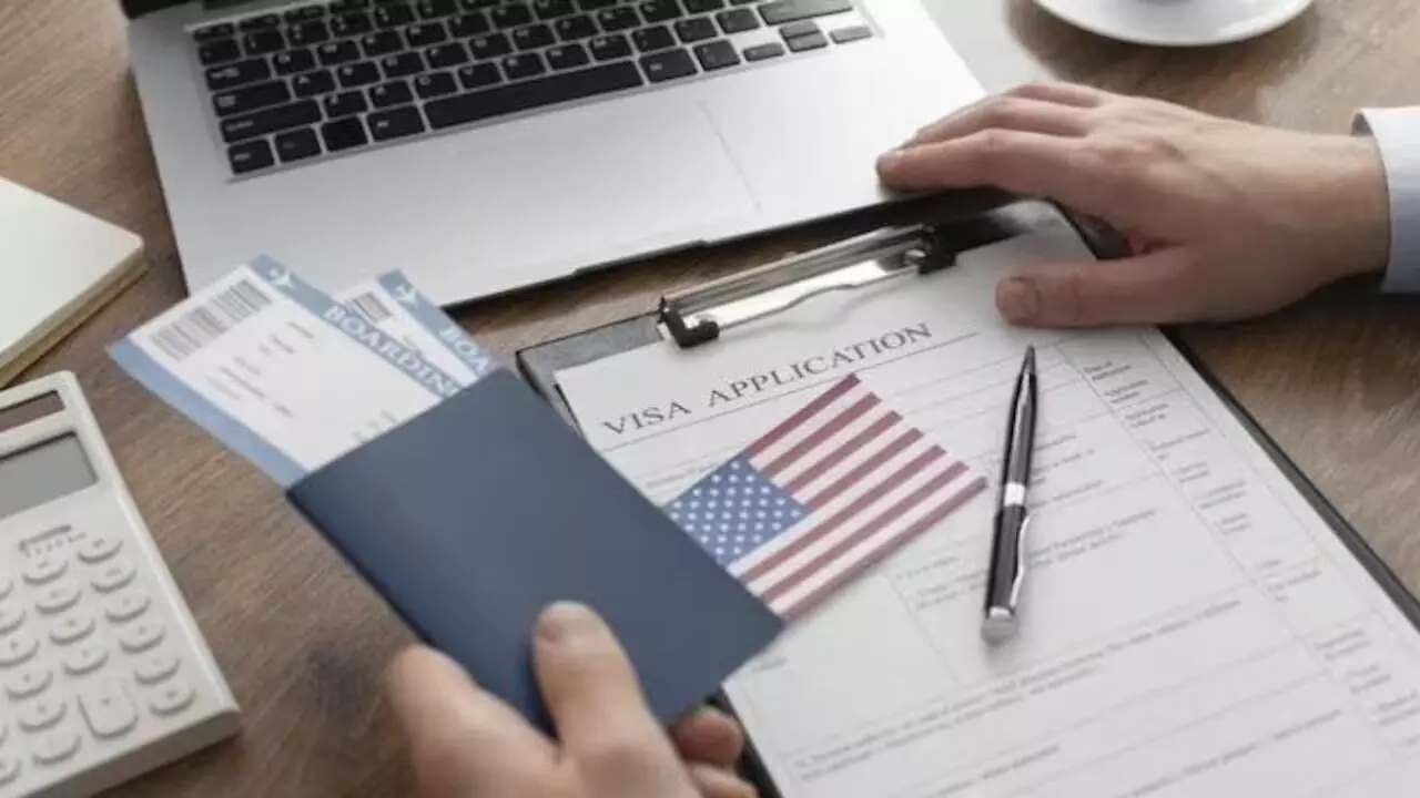 America Salary : అమెరికాలో భారతీయుల సగటు జీతం ఎంత? అక్కడ బాగా సంపాదించడానికి అసలు కారణం ఇదే America Salary : అమెరికాలో భారతీయుల సగటు జీతం ఎంత? అక్కడ బాగా సంపాదించడానికి అసలు కారణం ఇదే