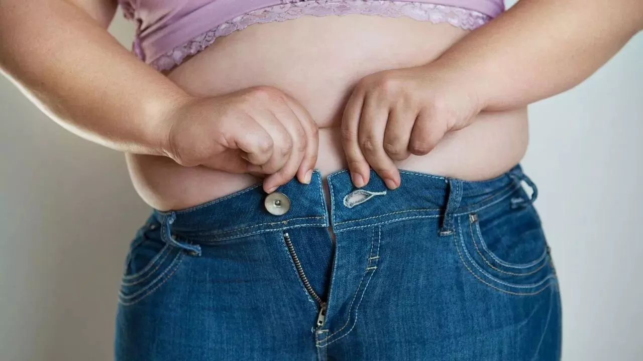 Wearing Tight Clothes: టైట్ బట్టలు ధరిస్తున్నారా.. ఈ 4 అనారోగ్య సమస్యలు తప్పవు Wearing Tight Clothes: టైట్ బట్టలు ధరిస్తున్నారా.. ఈ 4 అనారోగ్య సమస్యలు తప్పవు