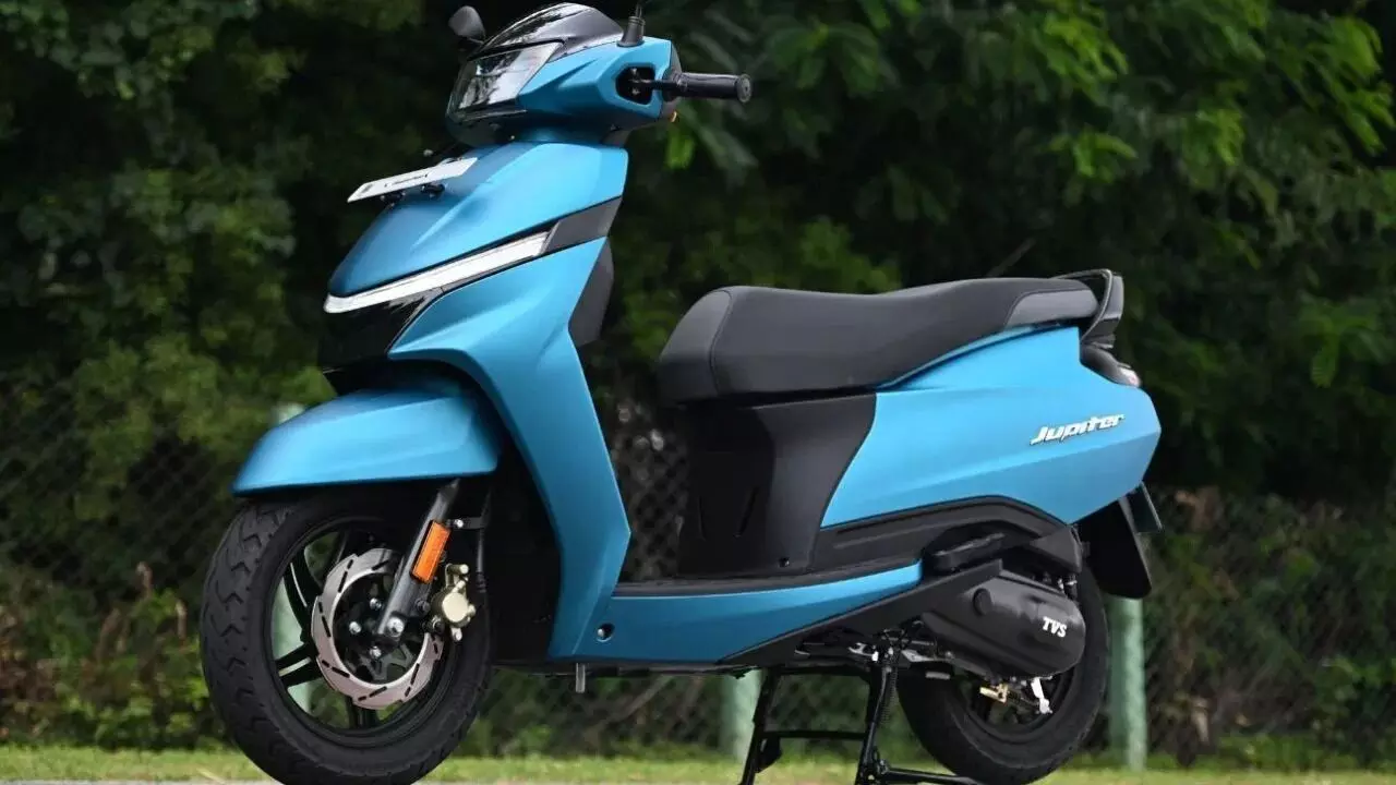Scooter Sales : మార్కెట్లో ఈ స్కూటర్ హవా తగ్గింది.. ఈ మోడళ్లకు డిమాండ్ పెరిగింది Scooter Sales : మార్కెట్లో ఈ స్కూటర్ హవా తగ్గింది.. ఈ మోడళ్లకు డిమాండ్ పెరిగింది