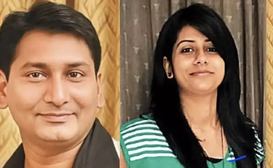 Rajasthan: రాజస్థాన్: భార్య పేరుతో మోసపూరిత ఉద్యోగాలు.. పని లేకుండానే రూ. 37 లక్షలు సంపాదించిన అధికారి! Rajasthan: రాజస్థాన్: భార్య పేరుతో మోసపూరిత ఉద్యోగాలు.. పని లేకుండానే రూ. 37 లక్షలు సంపాదించిన అధికారి!