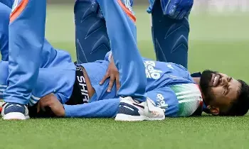 Shreyas Iyer Admitted to Hospital: తీవ్ర రక్తస్రావం..ఆస్పత్రిలో చేరిన శ్రేయాస్ అయ్యర్ Shreyas Iyer Admitted to Hospital: తీవ్ర రక్తస్రావం..ఆస్పత్రిలో చేరిన శ్రేయాస్ అయ్యర్