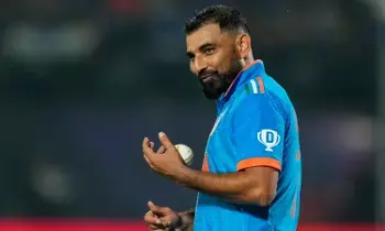 Shami Shines in Ranji Trophy: రంజీలో దుమ్మురేపుతున్న షమీ.. సౌతాఫ్రికా టెస్ట్కి దారి దొరుకుతుందా..? Shami Shines in Ranji Trophy: రంజీలో దుమ్మురేపుతున్న షమీ.. సౌతాఫ్రికా టెస్ట్కి దారి దొరుకుతుందా..?