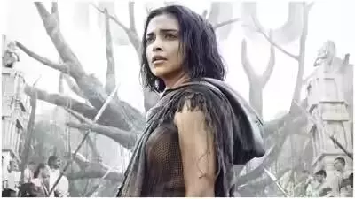 Kalki OTT Controversy: కల్కి ఓటీటీ వివాదం.. ఎండ్ క్రెడిట్స్లో దీపికా పేరు తొలగింపుపై ఫ్యాన్స్ ఫైర్ Kalki OTT Controversy: కల్కి ఓటీటీ వివాదం.. ఎండ్ క్రెడిట్స్లో దీపికా పేరు తొలగింపుపై ఫ్యాన్స్ ఫైర్