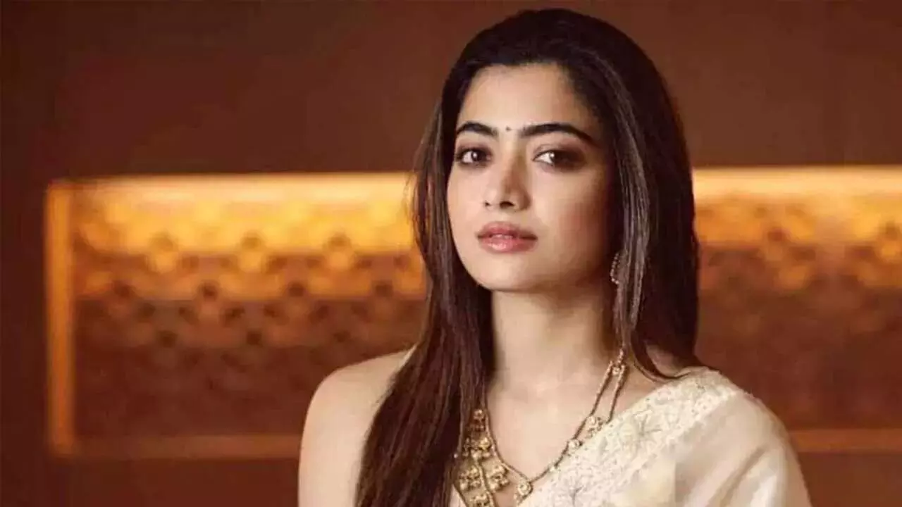Rashmika Mandanna Interesting Comments: ప్రతీ ఒక్కరికీ వర్క్ టైమింగ్స్ ఉండాలి.. రష్మిక మందన్న ఆసక్తికర వ్యాఖ్యలు Rashmika Mandanna Interesting Comments: ప్రతీ ఒక్కరికీ వర్క్ టైమింగ్స్ ఉండాలి.. రష్మిక మందన్న ఆసక్తికర వ్యాఖ్యలు