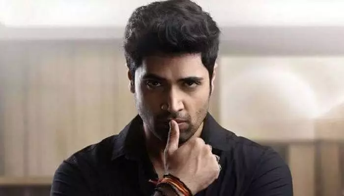 Adivi Sesh’s Dacoit Postponed: అడివి శేష్ డెకాయిట్ వాయిదా.. రిలీజ్ ఎప్పుడంటే..? Adivi Sesh’s Dacoit Postponed: అడివి శేష్ డెకాయిట్ వాయిదా.. రిలీజ్ ఎప్పుడంటే..?