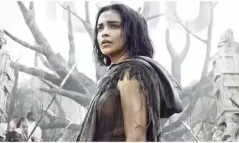 Kalki OTT Controversy: కల్కి ఓటీటీ వివాదం.. ఎండ్ క్రెడిట్స్లో దీపికా పేరు తొలగింపుపై ఫ్యాన్స్ ఫైర్ Kalki OTT Controversy: కల్కి ఓటీటీ వివాదం.. ఎండ్ క్రెడిట్స్లో దీపికా పేరు తొలగింపుపై ఫ్యాన్స్ ఫైర్