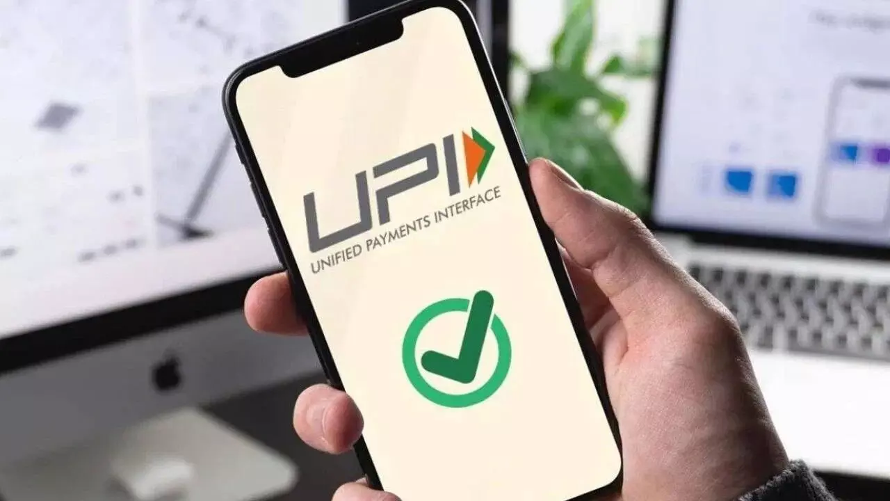 UPI : యూపీఐ సునామీ.. ఒకే నెలలో 2,070 కోట్ల ట్రాన్సాక్షన్లు UPI : యూపీఐ సునామీ.. ఒకే నెలలో 2,070 కోట్ల ట్రాన్సాక్షన్లు
