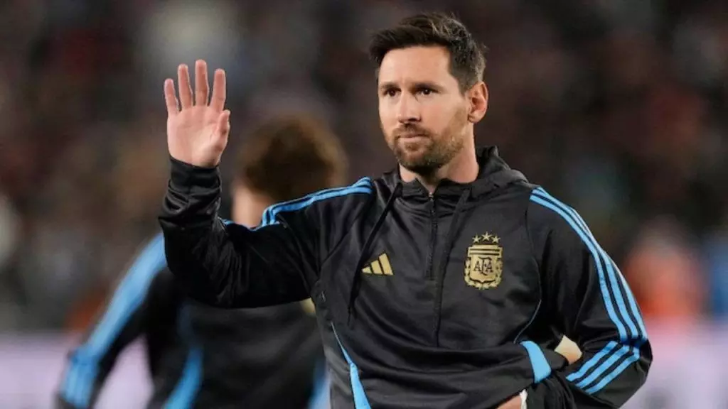 Messi Heads to Hyderabad:ఫ్యాన్స్ కు పండగే.. హైదరాబాద్ కు ఫుట్ బాల్ దిగ్గజం మెస్సీ Messi Heads to Hyderabad:ఫ్యాన్స్ కు పండగే.. హైదరాబాద్ కు ఫుట్ బాల్ దిగ్గజం మెస్సీ