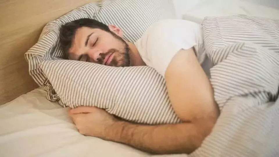 Oversleeping: అతిగా నిద్రపోతున్నారా.? అయితే మీ గుండెకు ముప్పే..! Oversleeping: అతిగా నిద్రపోతున్నారా.? అయితే మీ గుండెకు ముప్పే..!