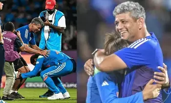 Harmanpreet Shows Her Devotion to Her Guru: గురుభక్తి చాటుకున్న హర్మన్ప్రీత్.. పిక్ వైరల్ Harmanpreet Shows Her Devotion to Her Guru: గురుభక్తి చాటుకున్న హర్మన్ప్రీత్.. పిక్ వైరల్
