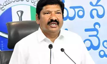 Jogi Ramesh: జోగి రమేశ్: మాజీ మంత్రిని నెల్లూరు జైలుకు తరలింపు Jogi Ramesh: జోగి రమేశ్: మాజీ మంత్రిని నెల్లూరు జైలుకు తరలింపు