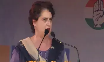 Priyanka Gandhi: ప్రధాని మోడీ అనవసర అంశాలపైనే ప్రసంగాలు.. ప్రియాంక గాంధీ ఎద్దేవా! Priyanka Gandhi: ప్రధాని మోడీ అనవసర అంశాలపైనే ప్రసంగాలు.. ప్రియాంక గాంధీ ఎద్దేవా!