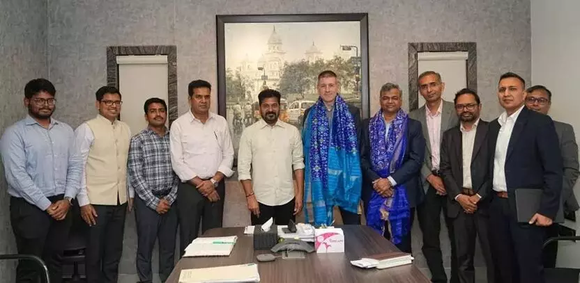 Investments in Hyderabad: హైదరాబాద్లో పెట్టుబడులపై చర్చలు: సీఎం రేవంత్ రెడ్డితో జర్మన్ ప్రతినిధి బృందం భేటీ.. చర్చించిన కీలక అంశాలు! Investments in Hyderabad: హైదరాబాద్లో పెట్టుబడులపై చర్చలు: సీఎం రేవంత్ రెడ్డితో జర్మన్ ప్రతినిధి బృందం భేటీ.. చర్చించిన కీలక అంశాలు!