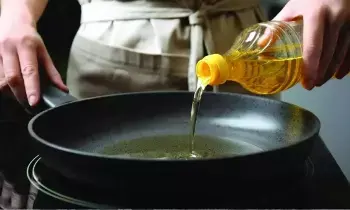 Cooking Oil Scam : వంట నూనె ప్యాకెట్ల మాయాజాలం..కస్టమర్లను మంచుతున్న కంపెనీలు Cooking Oil Scam : వంట నూనె ప్యాకెట్ల మాయాజాలం..కస్టమర్లను మంచుతున్న కంపెనీలు