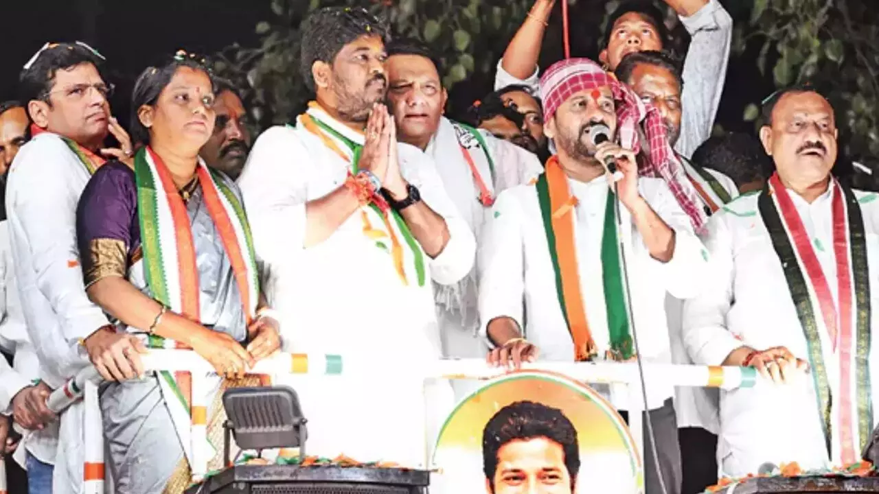 CM Revanth Reddy’s Criticism: సీఎం రేవంత్ రెడ్డి విమర్శ: కేసీఆర్, కేటీఆర్ల అరెస్టు ఎందుకు లేదు? ప్రభుత్వం నాటకం ఆడుతోంది? CM Revanth Reddy’s Criticism: సీఎం రేవంత్ రెడ్డి విమర్శ: కేసీఆర్, కేటీఆర్ల అరెస్టు ఎందుకు లేదు? ప్రభుత్వం నాటకం ఆడుతోంది?
