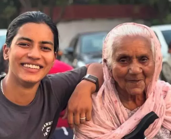 Amanjot Kaur: మా నానమ్మ ఆరోగ్యంగా ఉంది.. అదంతా అబద్ధమన్న అమన్జోత్ కౌర్ Amanjot Kaur: మా నానమ్మ ఆరోగ్యంగా ఉంది.. అదంతా అబద్ధమన్న అమన్జోత్ కౌర్