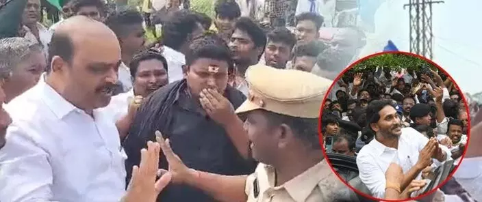 Case Filed Against Former YSRCP MLA and Leaders: జగన్ పర్యటనలో నిబంధనల ఉల్లంఘన.. వైకాపా మాజీ ఎమ్మెల్యే, నేతలపై కేసు Case Filed Against Former YSRCP MLA and Leaders: జగన్ పర్యటనలో నిబంధనల ఉల్లంఘన.. వైకాపా మాజీ ఎమ్మెల్యే, నేతలపై కేసు