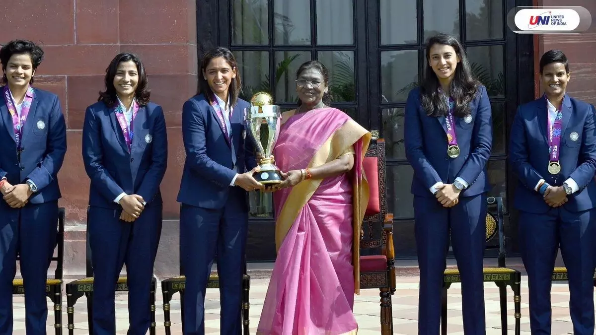 Team India Meets the President: రాష్ట్రపతిని కలిసిన టీమిండియా Team India Meets the President: రాష్ట్రపతిని కలిసిన టీమిండియా