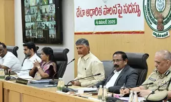 CM Chandrababu Orders: సీఎం చంద్రబాబు ఆదేశం: 100 శాతం ప్రభుత్వ సేవలు ఆన్లైన్లోనే.. ఆఫీసులకు రాకుండానే! CM Chandrababu Orders: సీఎం చంద్రబాబు ఆదేశం: 100 శాతం ప్రభుత్వ సేవలు ఆన్లైన్లోనే.. ఆఫీసులకు రాకుండానే!