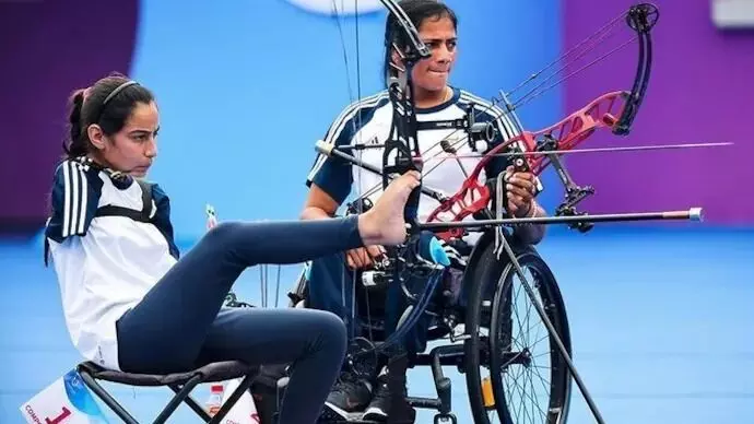 Brave Woman Without Arms: చేతుల్లేని వీర వనితకు ప్రశంసల వెల్లువ Brave Woman Without Arms: చేతుల్లేని వీర వనితకు ప్రశంసల వెల్లువ
