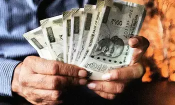 Viral : రూ.18,000 నుంచి రూ.1.8 లక్షలకు.. 5 ఏళ్లలో 10 రెట్లు పెరిగిన టెక్ ఉద్యోగి జీతం.. వైరల్ అవుతున్న పోస్ట్! Viral : రూ.18,000 నుంచి రూ.1.8 లక్షలకు.. 5 ఏళ్లలో 10 రెట్లు పెరిగిన టెక్ ఉద్యోగి జీతం.. వైరల్ అవుతున్న పోస్ట్!