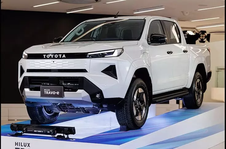 Toyota Hilux : సింగిల్ ఛార్జ్తో 240 కి.మీ రేంజ్, డ్యూయల్ మోటార్ సెటప్తో టయోటా హైలెక్స్ Toyota Hilux : సింగిల్ ఛార్జ్తో 240 కి.మీ రేంజ్, డ్యూయల్ మోటార్ సెటప్తో టయోటా హైలెక్స్