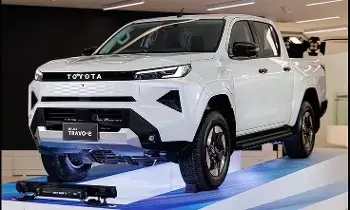 Toyota Hilux : సింగిల్ ఛార్జ్తో 240 కి.మీ రేంజ్, డ్యూయల్ మోటార్ సెటప్తో టయోటా హైలెక్స్ Toyota Hilux : సింగిల్ ఛార్జ్తో 240 కి.మీ రేంజ్, డ్యూయల్ మోటార్ సెటప్తో టయోటా హైలెక్స్