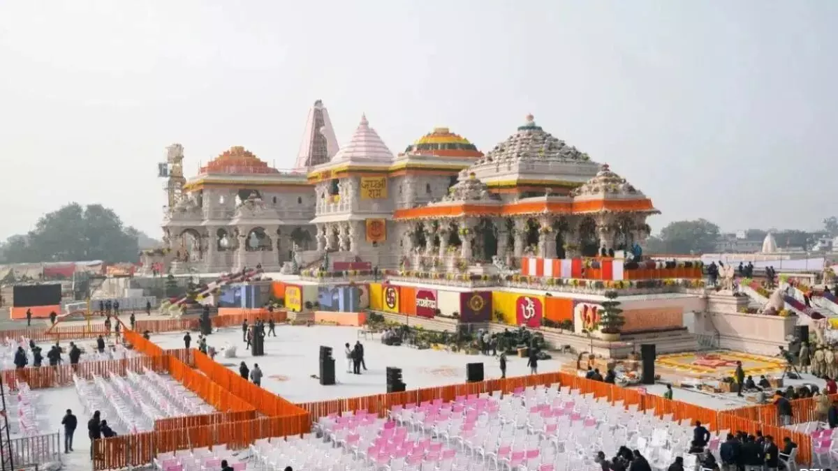 Saffron Flag Hoisted Atop Ayodhya Ram Mandir: అయోధ్య రామమందిరం శిఖరంపై కాషాయ జెండా ఆవిష్కరణ Saffron Flag Hoisted Atop Ayodhya Ram Mandir: అయోధ్య రామమందిరం శిఖరంపై కాషాయ జెండా ఆవిష్కరణ