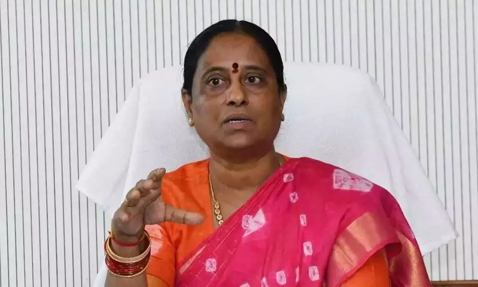 Konda Surekha: కొండా సురేఖ: నాగార్జున కుటుంబంపై వ్యాఖ్యలు ఉపసంహరిస్తున్నా.. పశ్చాత్తాపం వ్యక్తం Konda Surekha: కొండా సురేఖ: నాగార్జున కుటుంబంపై వ్యాఖ్యలు ఉపసంహరిస్తున్నా.. పశ్చాత్తాపం వ్యక్తం