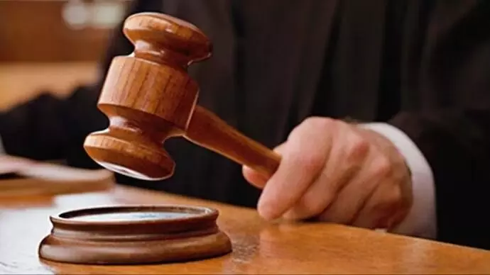 High Court: హైకోర్టు సంచలన తీర్పు..ఉద్యోగం వచ్చాక రెండో పెళ్లి చేసుకున్న కోడలు జీతంలోంచి రూ.20వేలు కట్ High Court: హైకోర్టు సంచలన తీర్పు..ఉద్యోగం వచ్చాక రెండో పెళ్లి చేసుకున్న కోడలు జీతంలోంచి రూ.20వేలు కట్