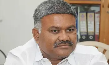 Tadipatri Tension: తాడిపత్రి ఉద్రిక్తత: పెద్దారెడ్డి ర్యాలీని అడ్డుకున్న పోలీసులు.. స్థానికంగా టెన్షన్ Tadipatri Tension: తాడిపత్రి ఉద్రిక్తత: పెద్దారెడ్డి ర్యాలీని అడ్డుకున్న పోలీసులు.. స్థానికంగా టెన్షన్