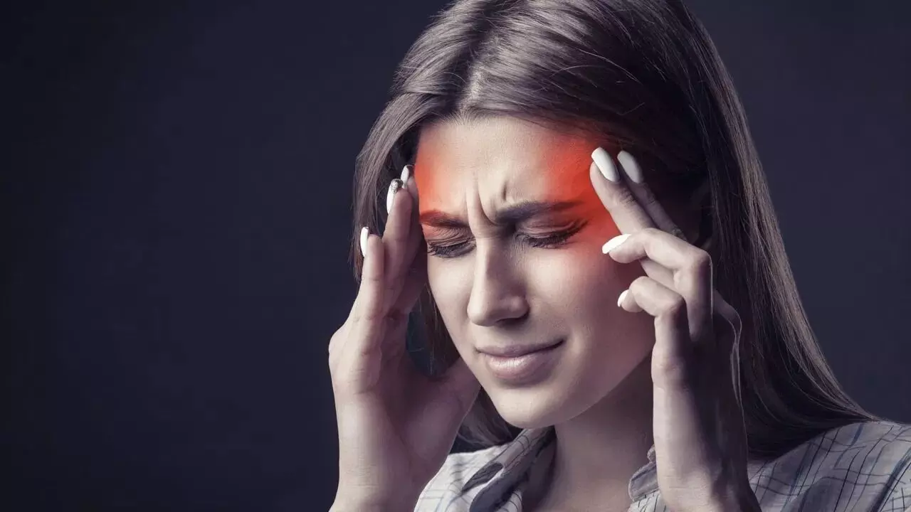 Women Suffer from Migraines: మహిళలకే మైగ్రేన్ ఎక్కువగా ఎందుకొస్తుంది.? Women Suffer from Migraines: మహిళలకే మైగ్రేన్ ఎక్కువగా ఎందుకొస్తుంది.?