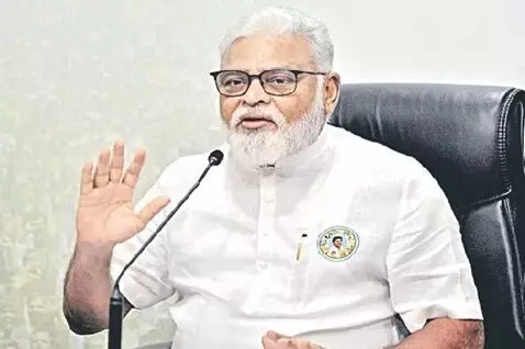 Case Filed Against Ambati Rambabu: అంబటి రాంబాబుపై కేసు: పోలీసులను బెదిరించి, అనుమతి లేకుండా ర్యాలీ.. వైకాపా నేతలపై చర్యలు Case Filed Against Ambati Rambabu: అంబటి రాంబాబుపై కేసు: పోలీసులను బెదిరించి, అనుమతి లేకుండా ర్యాలీ.. వైకాపా నేతలపై చర్యలు