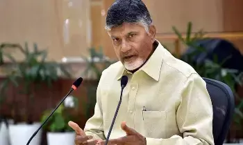 CM Chandrababu: చంద్రబాబు: ఏపీలో పెట్టుబడులు పెట్టండి.. 45 రోజుల్లో అనుమతులు, జాప్యం లేదు: విశాఖలో పెట్టుబడిదారులకు సీఎం హామీ CM Chandrababu: చంద్రబాబు: ఏపీలో పెట్టుబడులు పెట్టండి.. 45 రోజుల్లో అనుమతులు, జాప్యం లేదు: విశాఖలో పెట్టుబడిదారులకు సీఎం హామీ