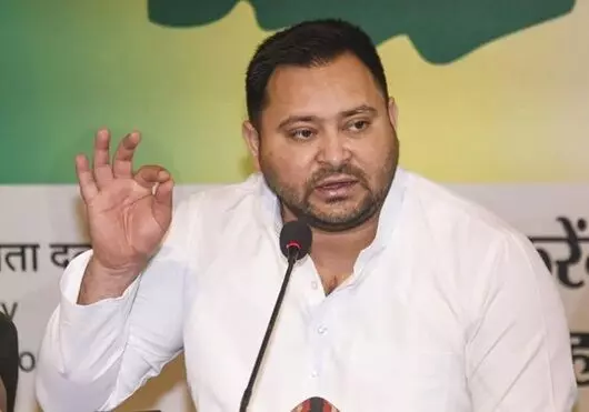 Tejashwi Yadav Defeat: తేజస్వీ యాదవ్ పరాజయం: మళ్లీ ఓటమి.. జంగిల్రాజ్ జ్ఞాపకాలు, నీతీశ్ బలం.. భవిష్యత్తు అంధకారంలో Tejashwi Yadav Defeat: తేజస్వీ యాదవ్ పరాజయం: మళ్లీ ఓటమి.. జంగిల్రాజ్ జ్ఞాపకాలు, నీతీశ్ బలం.. భవిష్యత్తు అంధకారంలో