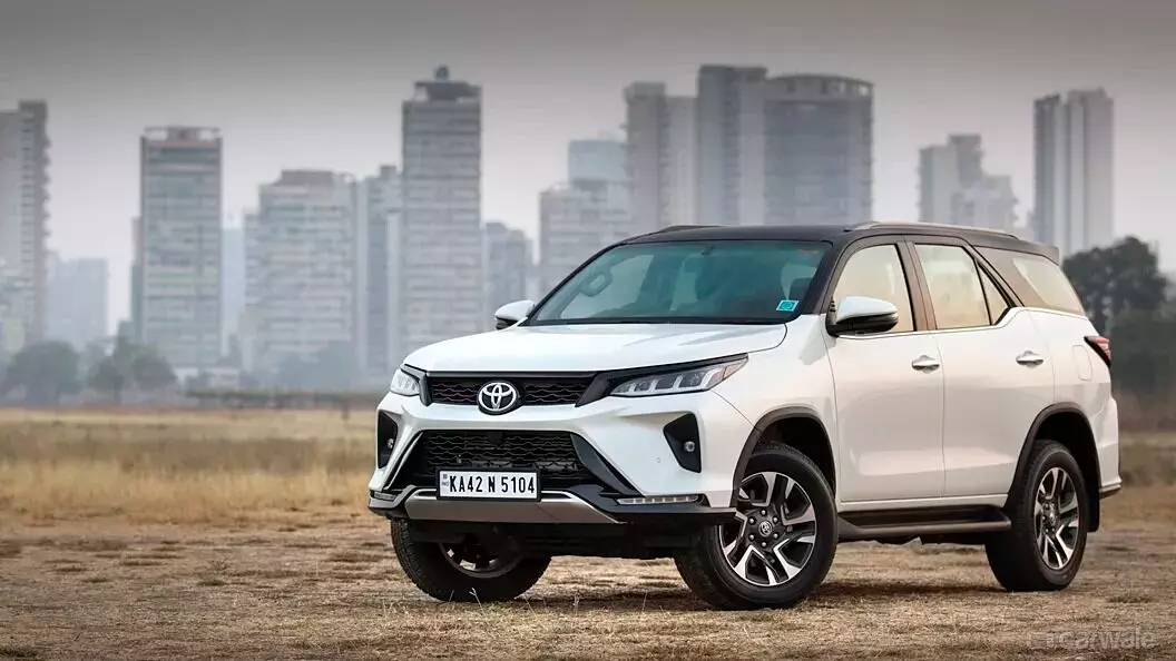 Car Prices : పాకిస్థాన్లో ఆకాశాన్ని అంటుతున్న కార్ల ధరలు.. కారణం ఏంటి ? Car Prices : పాకిస్థాన్లో ఆకాశాన్ని అంటుతున్న కార్ల ధరలు.. కారణం ఏంటి ?