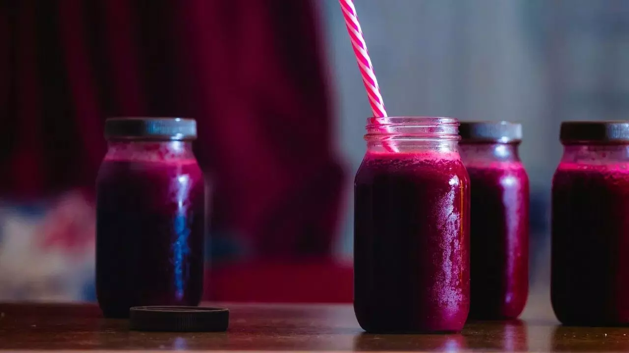 Too Much Beetroot Juice: అమృతం కాదు ఎక్కువైతే విషమే.. బీట్రూట్ రసం వల్ల కలిగే 4 ఎఫెక్ట్స్ ఇవే.. Too Much Beetroot Juice: అమృతం కాదు ఎక్కువైతే విషమే.. బీట్రూట్ రసం వల్ల కలిగే 4 ఎఫెక్ట్స్ ఇవే..