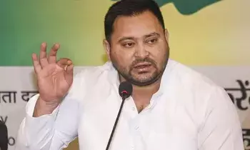 Tejashwi Yadav Defeat: తేజస్వీ యాదవ్ పరాజయం: మళ్లీ ఓటమి.. జంగిల్రాజ్ జ్ఞాపకాలు, నీతీశ్ బలం.. భవిష్యత్తు అంధకారంలో Tejashwi Yadav Defeat: తేజస్వీ యాదవ్ పరాజయం: మళ్లీ ఓటమి.. జంగిల్రాజ్ జ్ఞాపకాలు, నీతీశ్ బలం.. భవిష్యత్తు అంధకారంలో